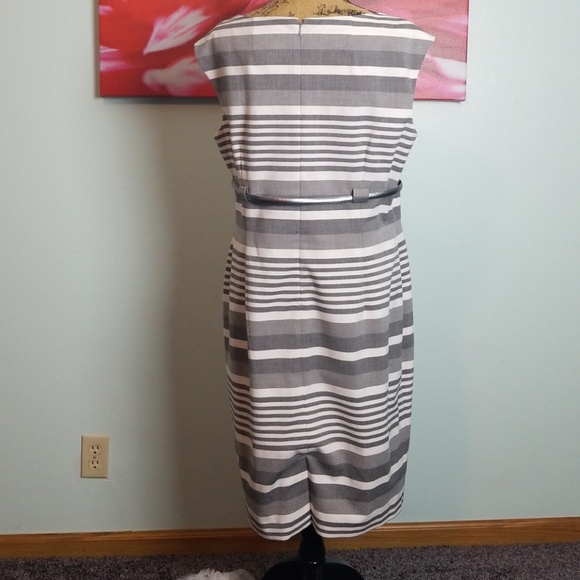 Dress - Picture 4 of 4